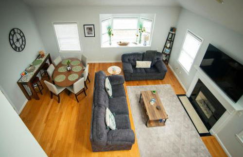 Spacious Coastal Townhome Deck and Parking - Foto 1