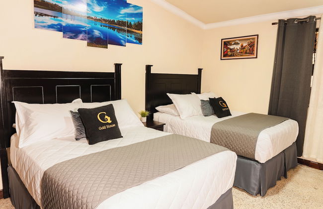 Gold House - Photo 20