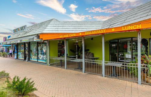 Heat of Siesta Village Walk to Beach w heated Pool - Foto 45