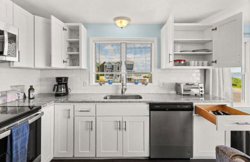 Snug Seaside Views From Couch Walk to Beach - Foto 11