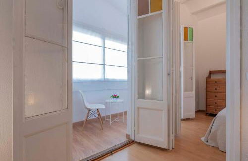 Playa a pie y a 15 minutos de Ramblas y Plaza Catalunya en metro - Foto 16