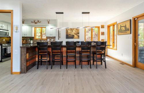 Beautiful Modern Lodge! Game Room - Foto 46