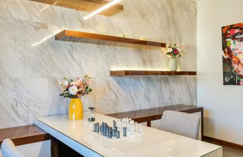 Beach Villa with Jacuzzi & Garage by HostWise - Foto 37