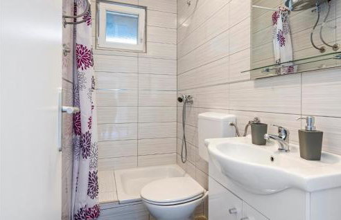 Gorgeous Home In Drinovci With Wifi - Foto 30