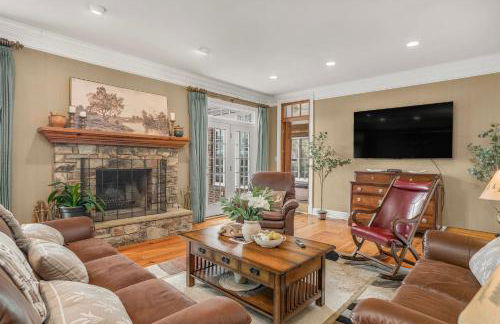 Mountain Mama Ranch - Luxury farmhouse on 200 acres with mountain views, 20mins to Shenandoah, 90mins from DC - Foto 79