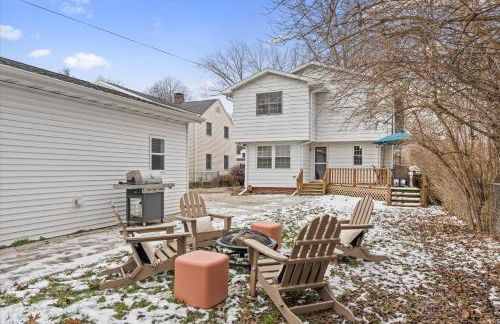 5 Mins to UND - Cozy 4BD with BBQ & Pool Table - Foto 43