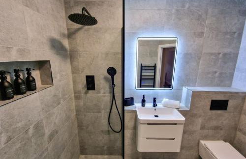 Free Parking City Centre Flat by City SuperHost - Photo 14