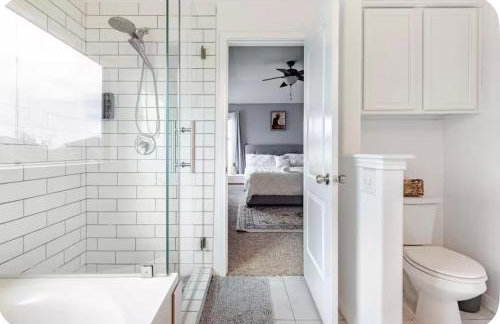 Modern 4BR Retreat, Fast WiFi, Parking, Less than 15 mins from Austin - Foto 32