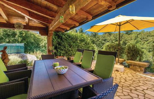 Stunning Home In Jurdani With Wifi - Photo 3