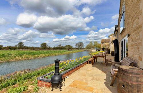 Finest Retreats - The Holt - Photo 2