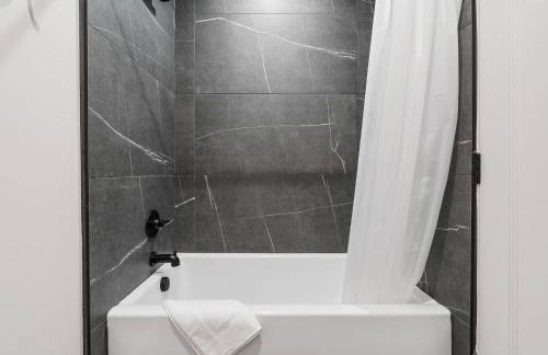 Exclusive Resort Escape - Heated Pool, Spa & Pickleball - Foto 73