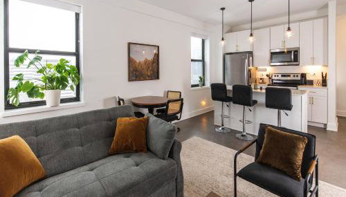 Luxury Downtown Apt with Parking, Gym, and Lap Pool - Foto 2