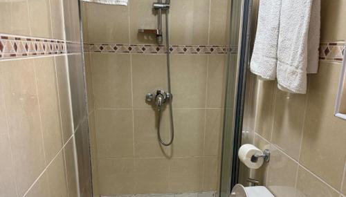 2 bed-Sleeps 4-Private Patio-Pets-Near Heathrow - Foto 4, towels, Shower