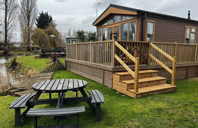 Beautiful and Tranquil Lakeside Lodge - Sleeps 5 - Foto 31