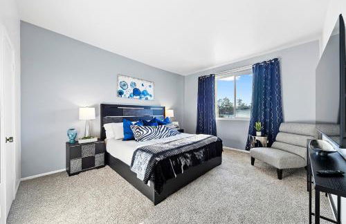 Beverly Hills Penthouse 2 BR Apt with Parking 407 - Photo 1