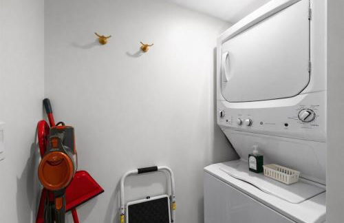 Comfortable Basement Studio Living Near Major Road - Foto 12