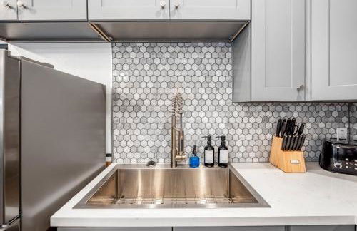 HTX Ultra Chiic Suite #1 - Photo 22