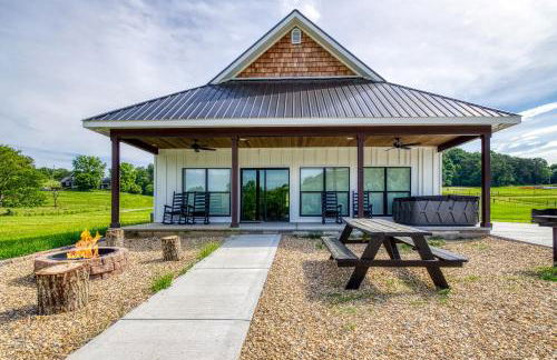 Lazy River Cabin, River Front, Hot Tub, WIFI, 560 in FREE Attraction tickets each paid day! - Foto 52