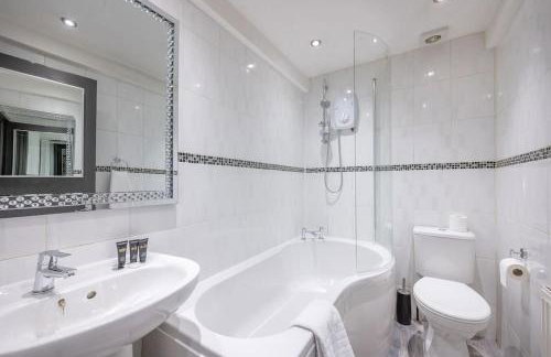 *F4GH for your most relaxed & Cosy stay + Free Parking + Free Fast WiFi * - Foto 9