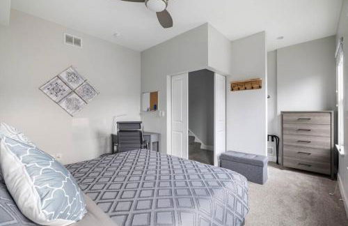 Family-Friendly 4BR Retreat Sleeps 12, Private Yard, Garage, Close to Stadiums, Casino & Downtown - Foto 35