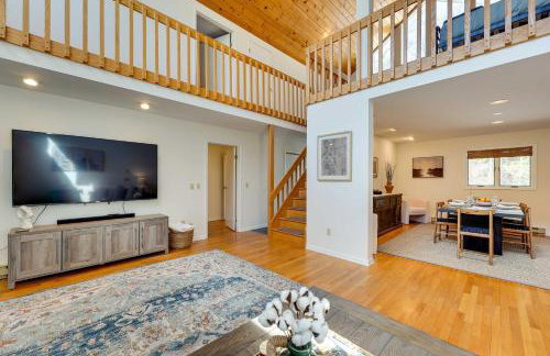 Lake George Oasis with 9 Acres, Hot Tub and Game Room! - Foto 5