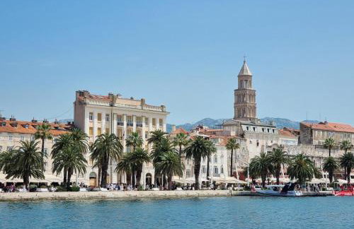 ANGEL BY THE SEA LUXE Apartment - Photo 5