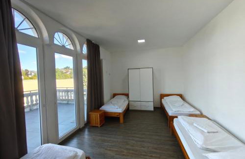 Spacious Worker Apartments with Rooftop Terrace - Up to 21 Guests - Foto 16