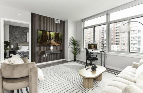 Comfy 2BR Oasis with Scenic Rooftop & Gym - Foto 1
