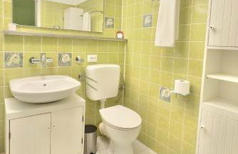 Yeganeh Stays Cologne - Foto 27