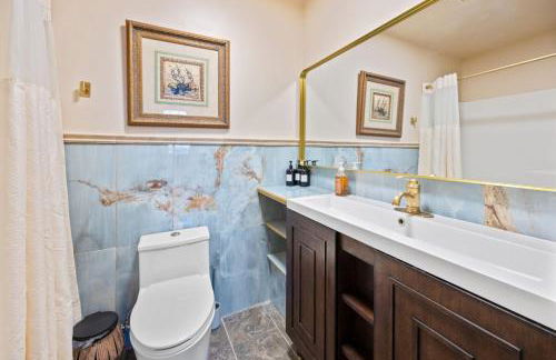 Romantic Colonial Hideaway in Historic Downtown - Pet Friendly - Foto 16