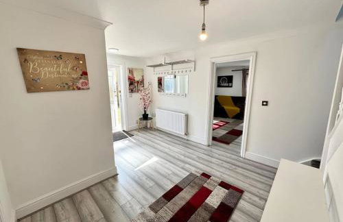 Spacious 3-Bed Home with Garden, Private Parking, Smart Tv's, Fast Wi-Fi - Foto 34