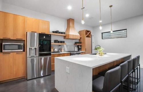 Full Duplex ATX Modern Creekside Retreat 2 Pools - Foto 46