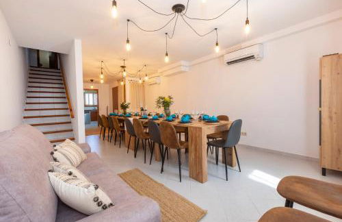 21 Sleeps Private Pool Villa & BBQ Near Barcelona - Foto 46