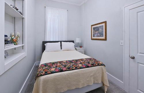 Dual patios, Free Laundry Service, College steps - Foto 12