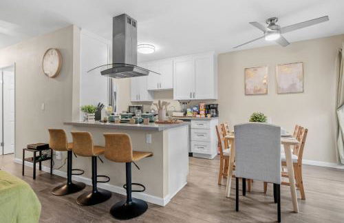 Entire Private Home with 2 Bedrooms 1 Bathroom, King Bed, Pool, Hot Tub, 2 Parking in Mira Mesa Available Now - Photo 16