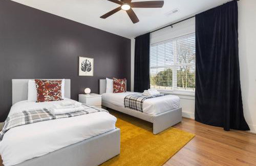 Bancroft Bungalow - Hot Tub, Fire Pit - Near Uptown - Foto 20