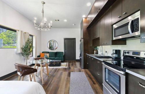 LUX Treehouse on Private Lake next to Lake Conroe with Game room, Paddleboards, Lake Views, and more! - Foto 31