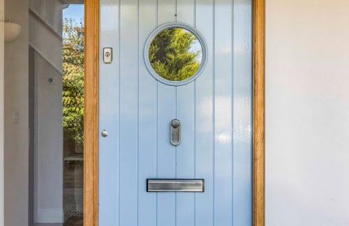 Stylish and fresh 4 bed beach house with garden - Pass the Keys - Foto 11