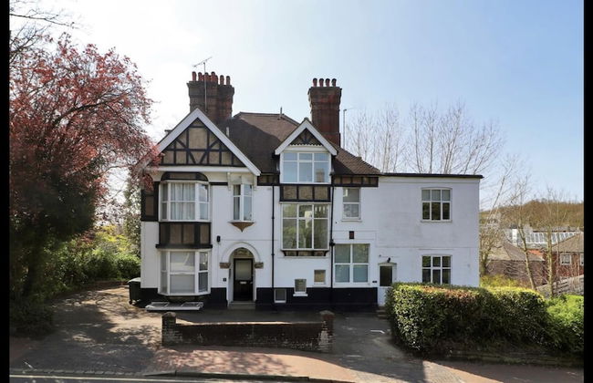 Stunning 2-bed Apartment in Tunbridge Wells - Photo 18