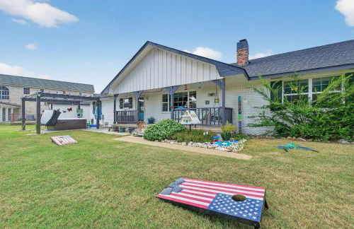 Renovated 4BR Lake Texoma Retreat with Hot Tub - Foto 8