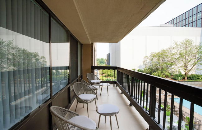 Modern Apartment with Top Amenities - Photo 23