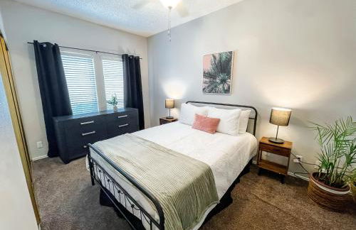 Cozy and Quiet, with Easy Access & Private Garage - Foto 1