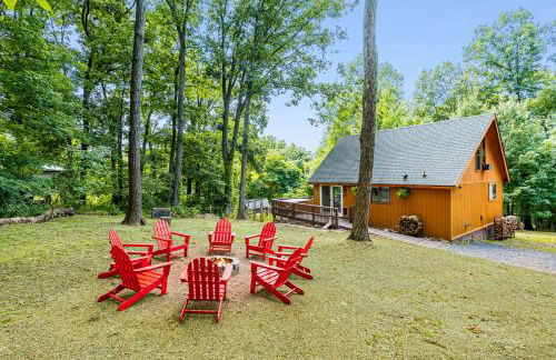 Quaint Loft Cabin w Hot Tub, FirePit, Deck & Grill - Foto 27