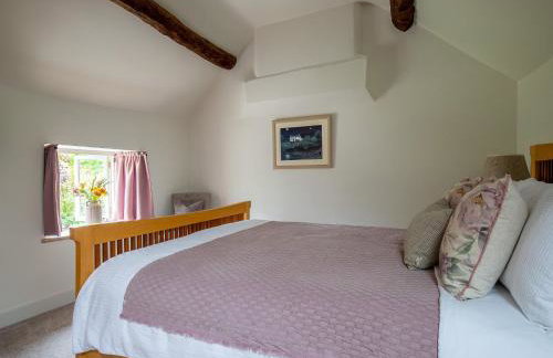 Climbing Rose Cottage - Dog Friendly - Peaceful Cotswold Cottage - Photo 31