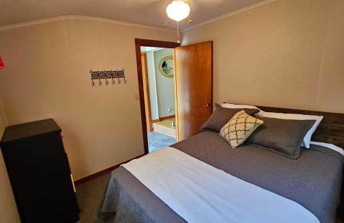 Farmhouse Retreat - Sleeps 10 - 1hr from STL - Foto 7