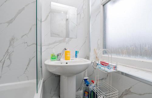 Modern 3-Bedroom Home in-Steps from Crown Point - Foto 14