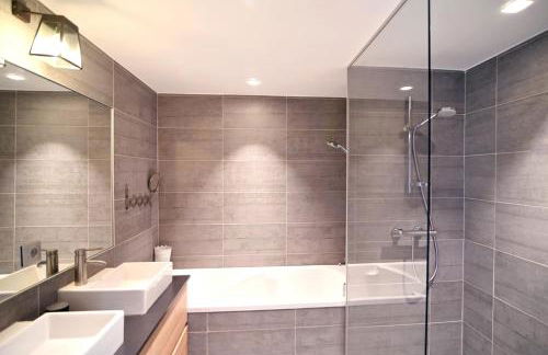 Charming villa with pool lake view 10 minutes from the city center - Photo 10