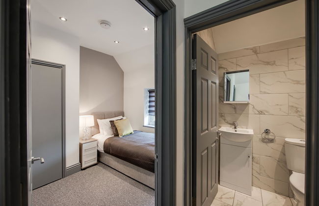 4 Bed - Sleeps 6 - Private Garden - Free Parking - Foto 9