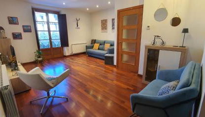 EL MUSSOL DE LA VILA Camprodon, balconets amb vistes a la plaça - Photo 3