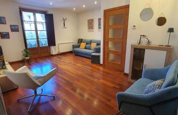 EL MUSSOL DE LA VILA Camprodon, balconets amb vistes a la plaça - Photo 3